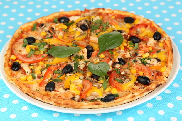 Pizza cu piept de pui