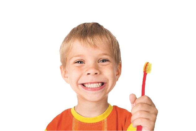 Imagine baietel cu periuta de dinti