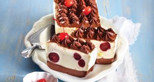 desert cu branza de vaci si cirese