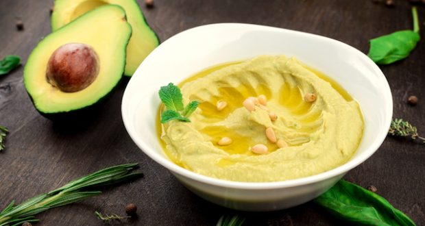 Hummus cu avocado