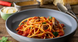 Spaghete cu sos de rosii