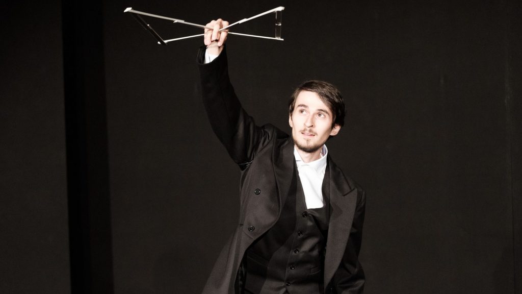 Hainele cele noi al;e imparatului